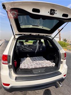 جیپ گراند شیرۆکی